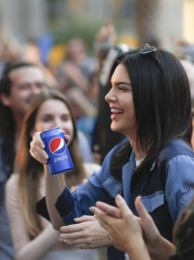 BANGKOK, THAILAND - FEBRUARY 04:  Pepsi PR On-Set With Kendall Jenner on February 4, 2017 in Bangkok, Thailand.  (Photo by Brent Lewin/Getty Images for Pepsi)