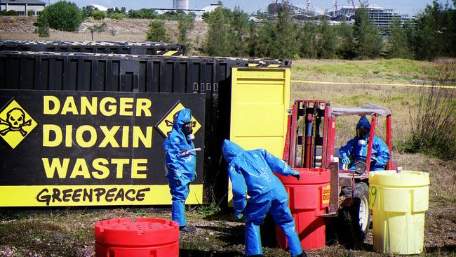 Greenpeace activists repacking barrels of toxic waste on the highly contaminated former Union Carbide site adjacent to the Sydney Olympic Park site in 2000.