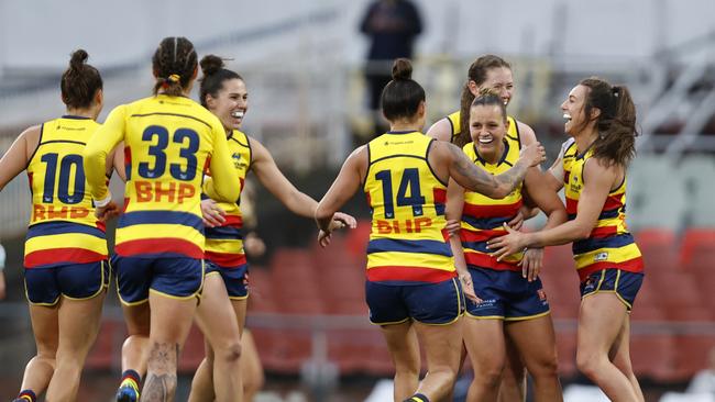 Teammates congratulate Danilelle Ponter. Picture: Darrian Traynor/AFL Photos/via Getty Images.