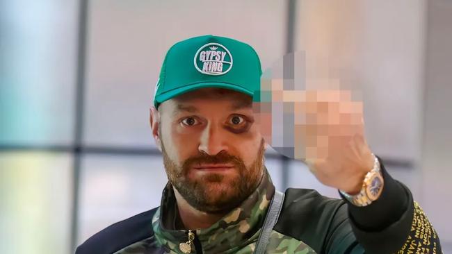 Tyson Fury flips off the media