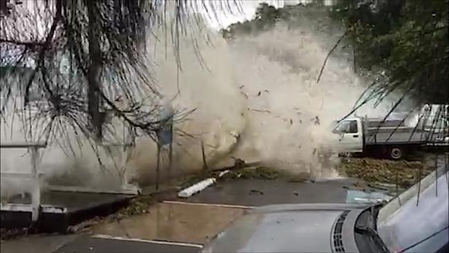 Huge waves at Palm Beach Wharf engulf cars