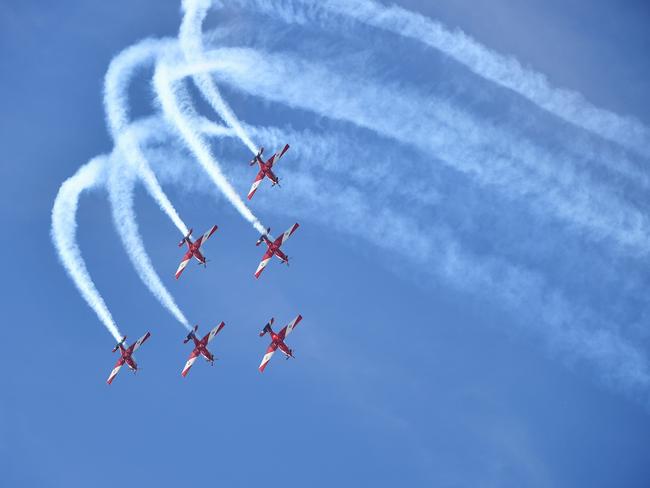 F1 GP. Australia, Melbourne. Albert Park. 2018. The Roulettes put on an aerial display. Picture: Jake Nowakowski