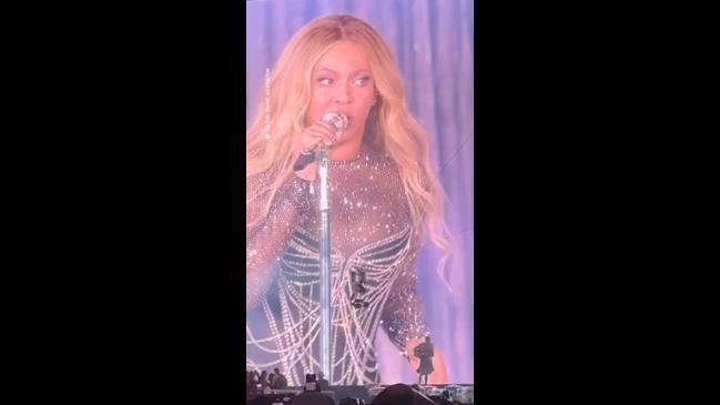 Fan accidentally films celebrity couple at Beyonce concert