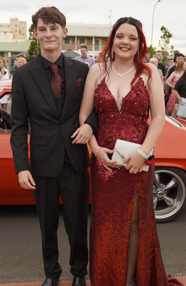 Teliah Gannon and Nik Henness arriving at the 2023 Kingaroy State High School formal.