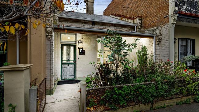 22 Cambridge Street, Collingwood, sold for $1.111m