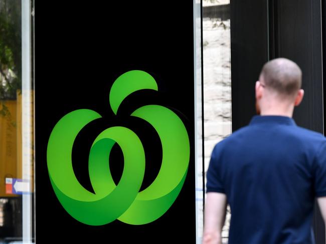 Woolworths signage outside a store in Sydney, Friday, February 23, 2018. Retailer Woolworths has outperformed Coles in sales and earnings growth three years after it started spending $1 billion in slashing food prices and improving service. (AAP Image/Joel Carrett) NO ARCHIVING