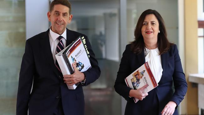 Cameron Dick (L) and Annastacia Palaszczuk arrive to speak to the media. Picture; Getty Images.