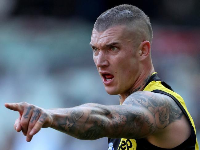 Dustin Martin of the Tigers looks for a teammate during the Round 23 AFL match between the Richmond Tigers and the Western Bulldogs at the MCG in Melbourne, Saturday, August 25, 2018. (AAP Image/Mark Dadswell) NO ARCHIVING, EDITORIAL USE ONLY