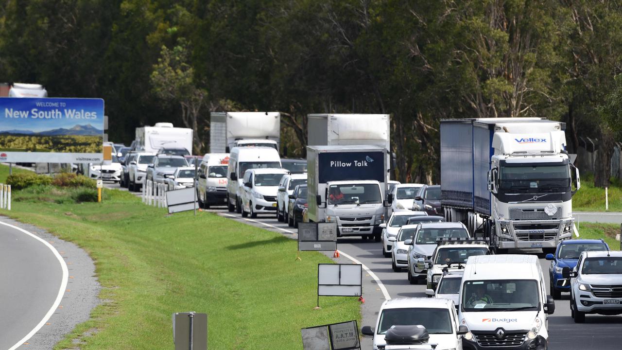 Christmas border closures: Chaos in Queensland as queues grow | The