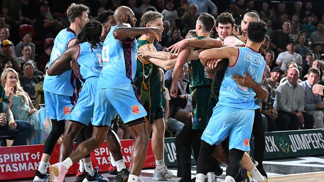 LAUNCESTON, AUSTRALIA - NOVEMBER 18: Jackjumpers and Breakers players engage in a melee during the round 7 NBL match between Tasmania Jackjumpers and New Zealand Breakers at Silverdome, on November 18, 2022, in Launceston, Australia. (Photo by Steve Bell/Getty Images)