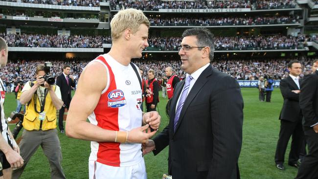 Nick Riewoldt speaks to AFL CEO Andrew Demetriou after the drawn game.