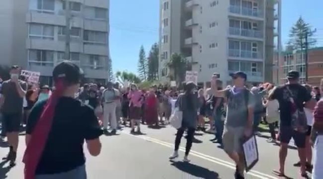 Anti-lockdown protest on Gold Coast at NSW border