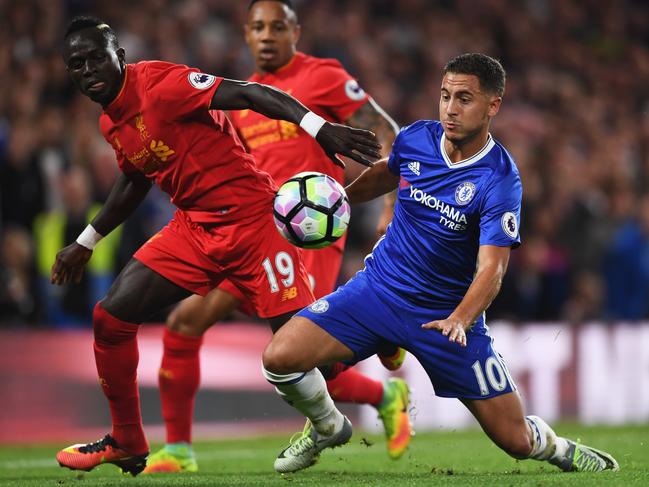 LONDON, ENGLAND - SEPTEMBER 16: Sadio Mane of Liverpool and Eden Hazard of Chelsea battle for the ball during the Premier League match between Chelsea and Liverpool at Stamford Bridge on September 16, 2016 in London, England. (Photo by Shaun Botterill/Getty Images)