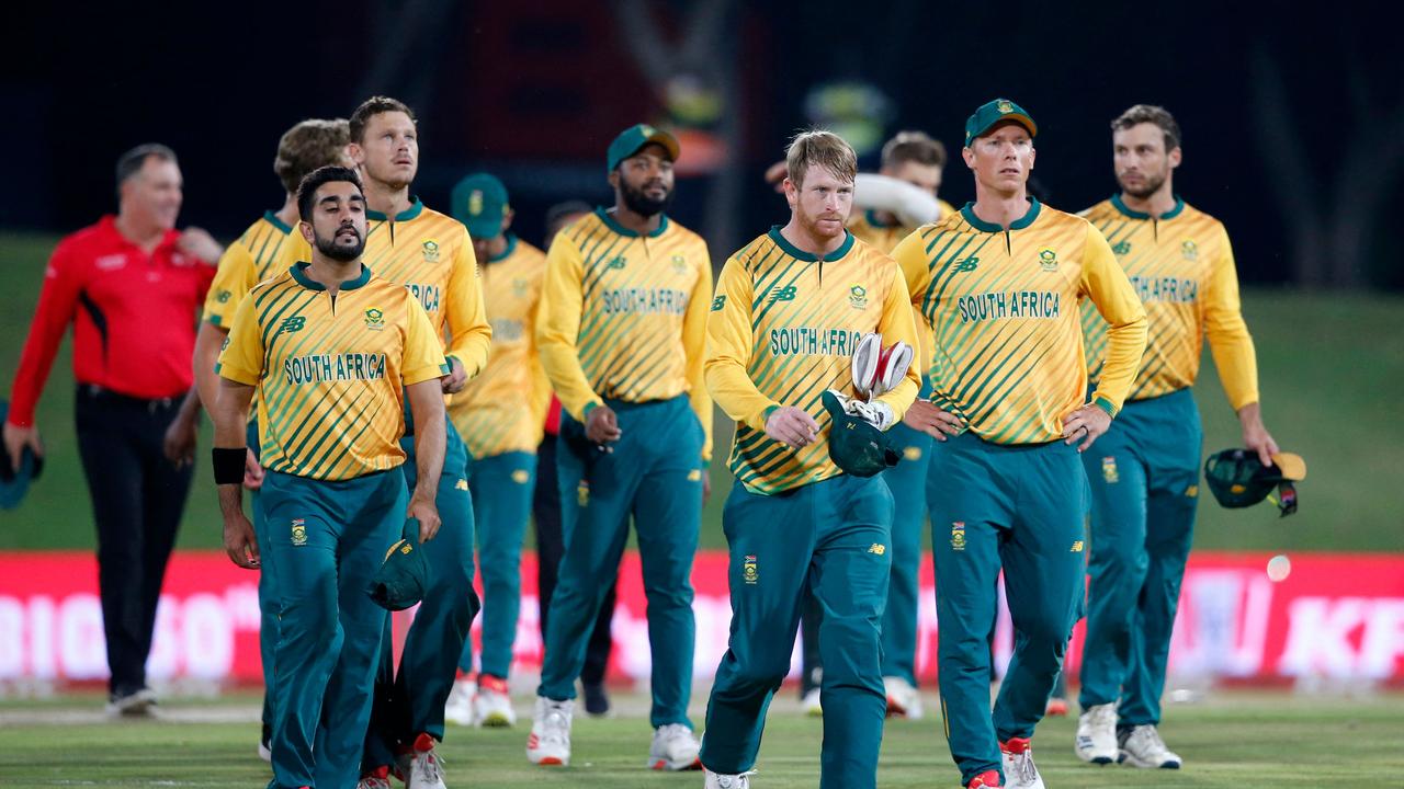 South Africa’s sports Minister has given notice that he will withdraw recognition of Cricket South Africa as the governing body of cricket in the country.