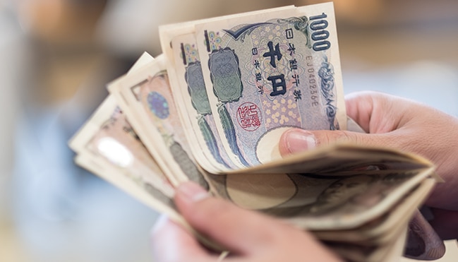 Safehaven Japanese yen shoots higher, inflaming the country's stock market woes.