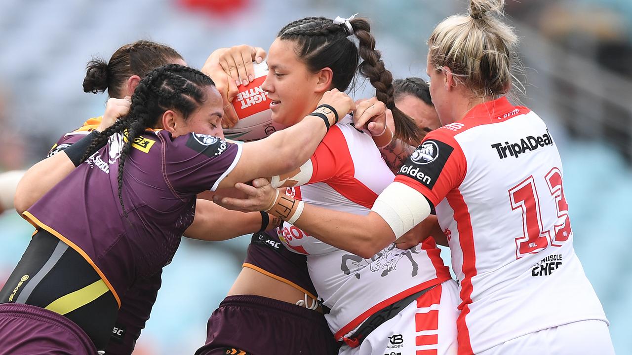 Maddison Weatherall in action for the Dragons in the NRLW. (AAP Image/Joel Carrett)