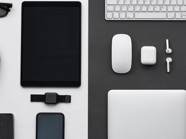 Assorted tech gadgets. Image: Pexels.