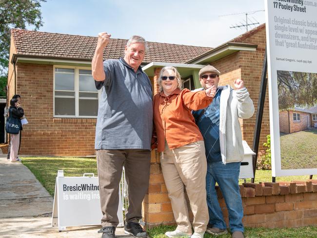 The Daily Telegraph Saturday 28 September 2024Hot Auction - RydePeter Johnson Lynne Johnson and Trevor Johnson successfully sell their property 17 Pooley St Ryde today at auction. Picture Thomas Lisson