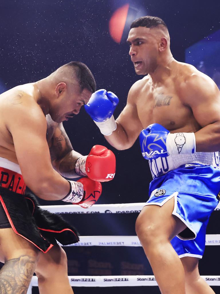 Tevita Pangai Junior KOs Jeremiah Tupai-ui. Picture: Mark Evans/Getty