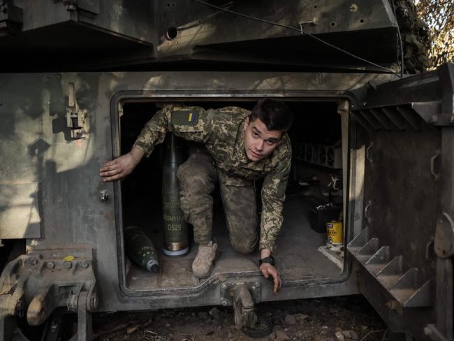 This handout photograph taken on October 23, 2024, and released by the Press Service of the 24 Separate Mechanized Brigade, shows a Ukrainian serviceman of the 24 Separate Mechanized Brigade on a position near Chasiv Yar, in the Donetsk region, amid the Russian invasion in Ukraine. (Photo by Handout / PRESS SERVICE OF THE 24 SEPARATE MECHANIZED BRIGADE / AFP) / RESTRICTED TO EDITORIAL USE - MANDATORY CREDIT 