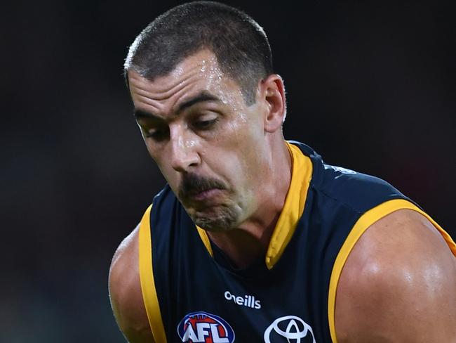 ADELAIDE, AUSTRALIA - MAY 14: Taylor Walker of the Crows attempts tomark during the round nine AFL match between the Adelaide Crows and the Brisbane Lions at Adelaide Oval on May 14, 2022 in Adelaide, Australia. (Photo by Mark Brake/Getty Images)