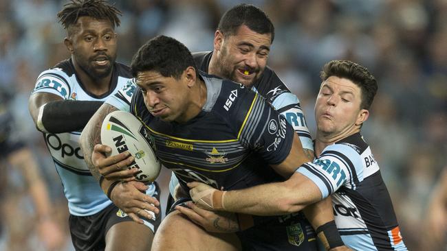 Even Fifita struggles to bring Jason Taumalolo down. (AAP Image/Craig Golding)