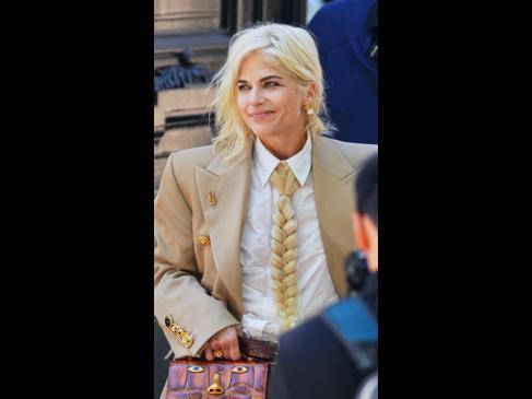 Actress steps out in hair-raising accessory