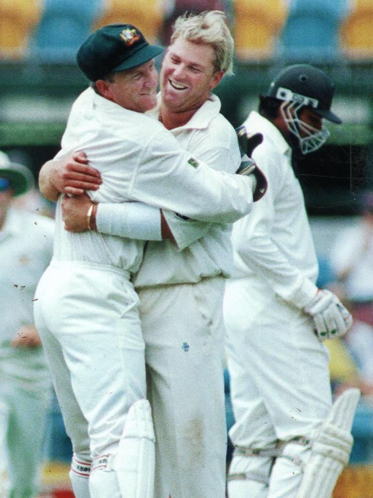 Australian cricketer Shane Warne hugs wicketkeeper Ian Healy. NBS to NAP.