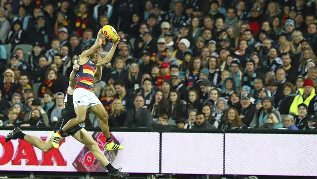 Eddie Betts marks during Showdown 41. Picture: Sarah Reed