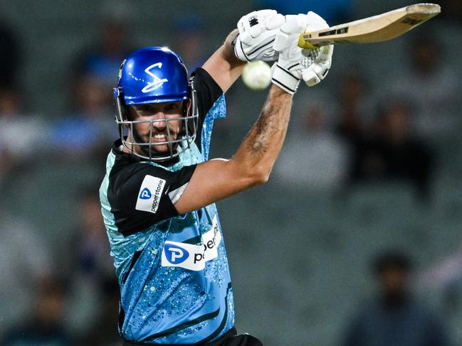 ADELAIDE, AUSTRALIA - DECEMBER 19: Matt Short of the Strikers bats  during the BBL match between Adelaide Strikers and Sydney Thunder at Adelaide Oval, on December 19, 2023, in Adelaide, Australia. (Photo by Mark Brake/Getty Images)