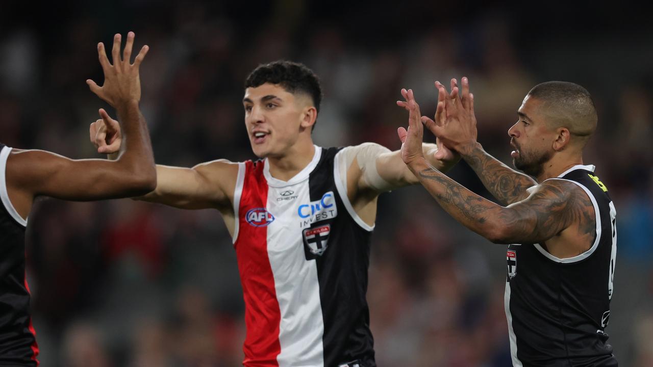 AFL live: Debutant Boxshall shines in ugly first quarter
