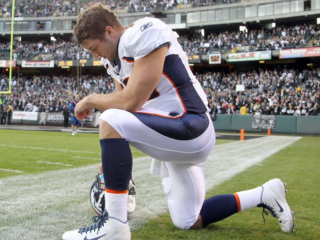 OAKLAND, CA - NOVEMBER 06: Tim Tebow #15 of the Denver Broncos prays before their game against the Oakland Raiders at O.co Coliseum on November 6, 2011 in Oakland, California. (Photo by Ezra Shaw/Getty Images)
