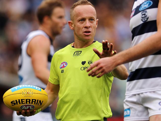 AFL Round 4. Hawthorn vs. Geelong Cats at the MCG .  Umpire Ray Chamberlain    . Pic: Michael Klein