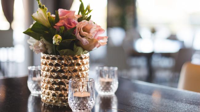 Can of good sorts: Reception table, picture: Mapleberry Photography