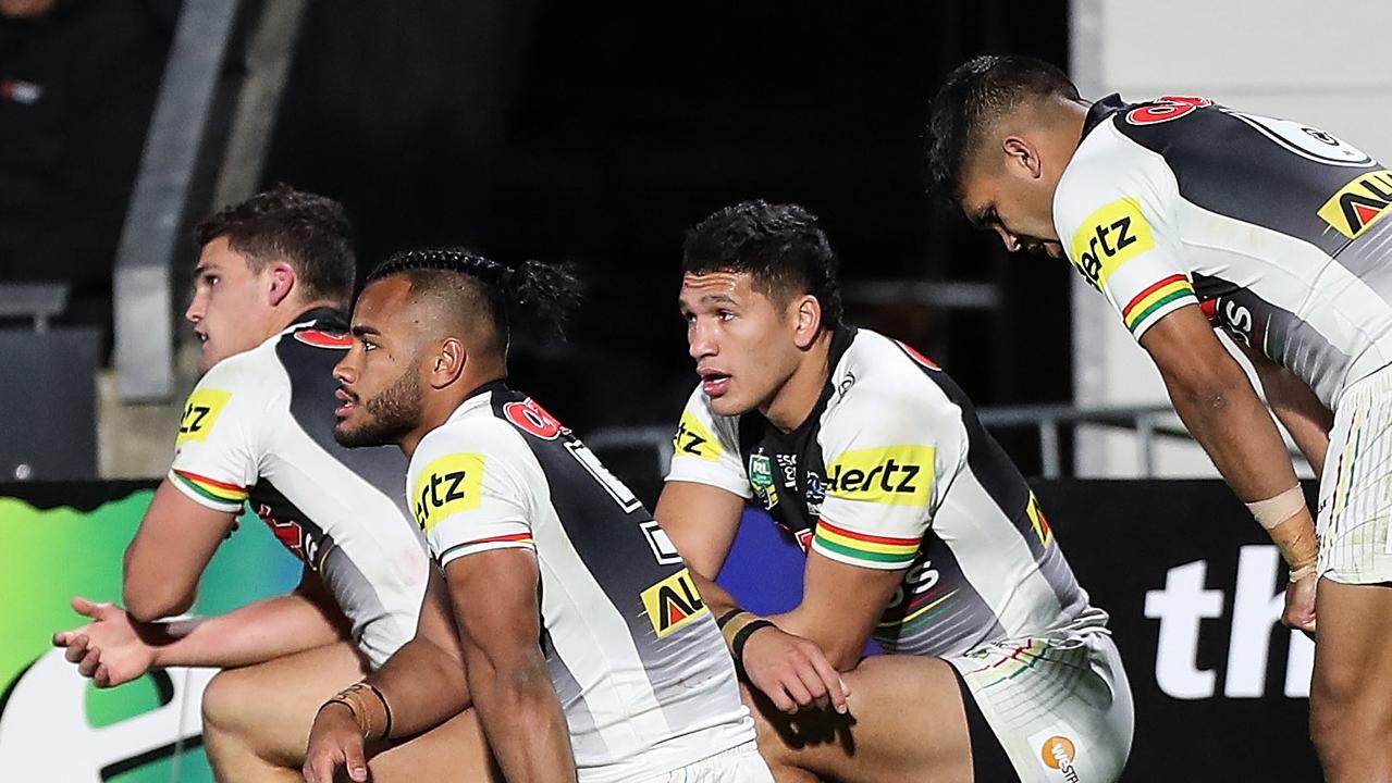 Dejected Panthers players during their comprehensive loss to the Warriors in Round 24.