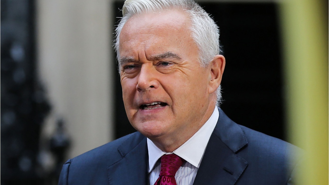 Bbc Learnt Nothing As Huw Edwards Named As Presenter In Nude Photo