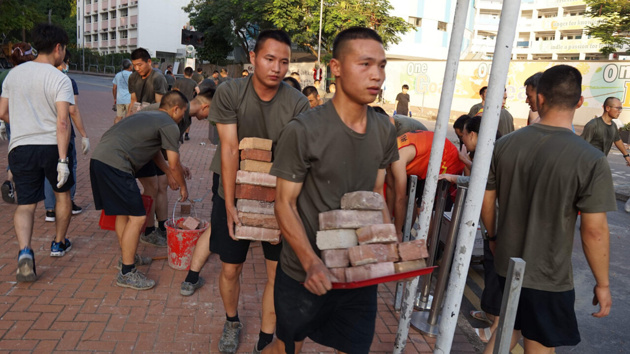 Mainland Chinese Soldiers Clean Up Hong Kong Streets