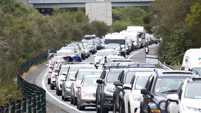 The massive jam of cars at the border crossing from New South Wales into Queensland. Picture: Jason O’Brien