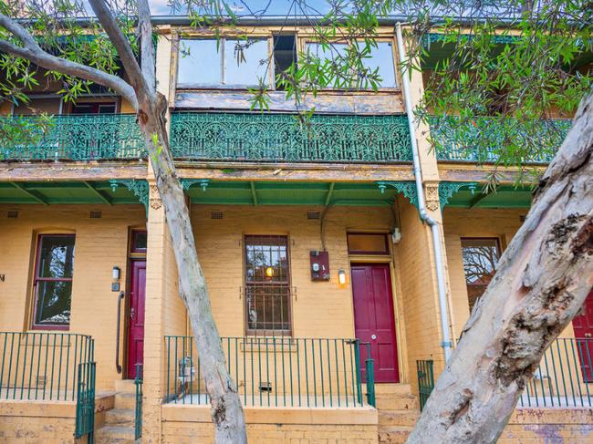 20 Trinity Avenue, Millers Point is going to auction August 25 as part of a sell off of public housing assets in the inner city. Public sell off. NSW real estate.