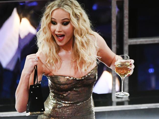 Oscar picture of J-Law everyone is loving