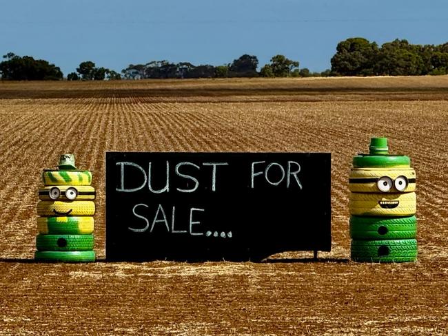 Drought sign near Mallala. Pic: Russell Ainsworth