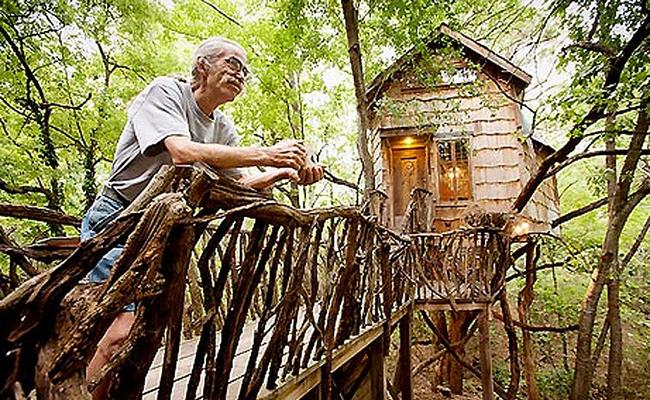 Phoenix Commotion is a construction company that builds low-income housing out of found and salvaged materials. Each home is one-of-a-kind, with floors built out of wine corks, and picture frame corners constructed into ceilings. . Picture: Lost at E Minor