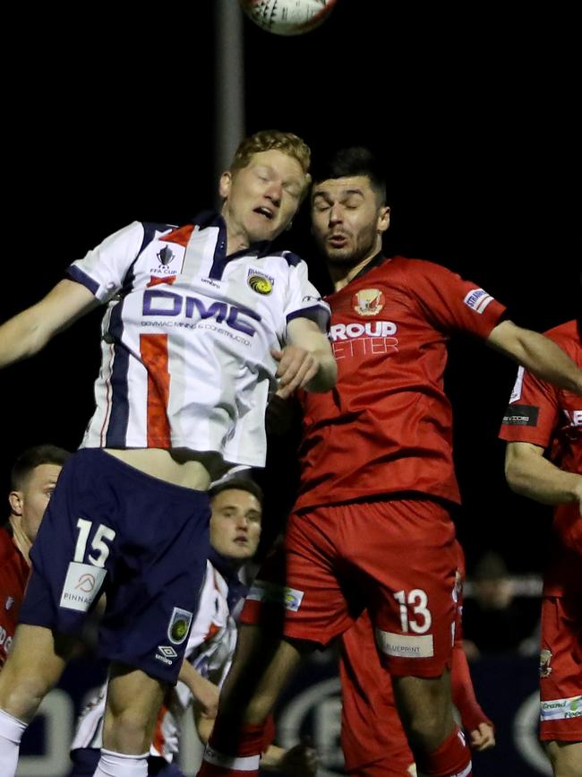 Kye Rowles and Matthew Lazarides contest a header.