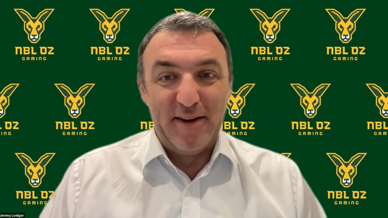 El comisionado de la NBL, Jeremy Loeliger, en una conferencia de prensa para anunciar el cambio.