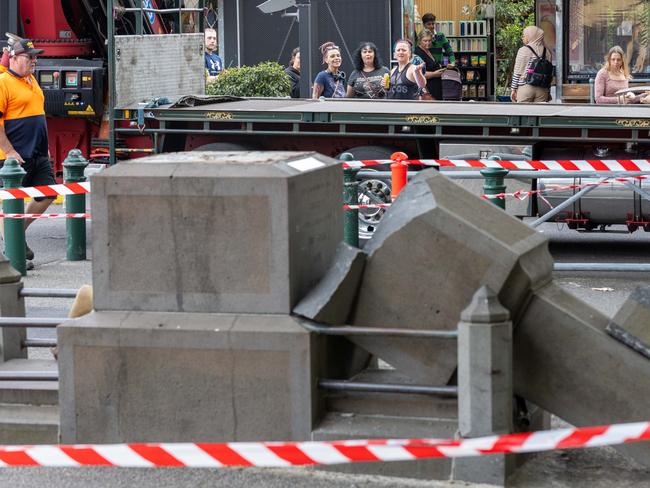 MELBOURNE, AUSTRALIA . NewsWire Photos. JANUARY 25 2025  The John Batman memorial statue at the Queen Victoria Market after being pulled down.  Picture: NewsWire/  Brendan Beckett