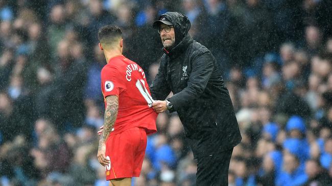 Jurgen Klopp, Manager of Liverpool speaks to Philippe Coutinho.
