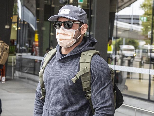 Zac Efron arrives at Melbourne Airport. Picture: Jake Nowakowski