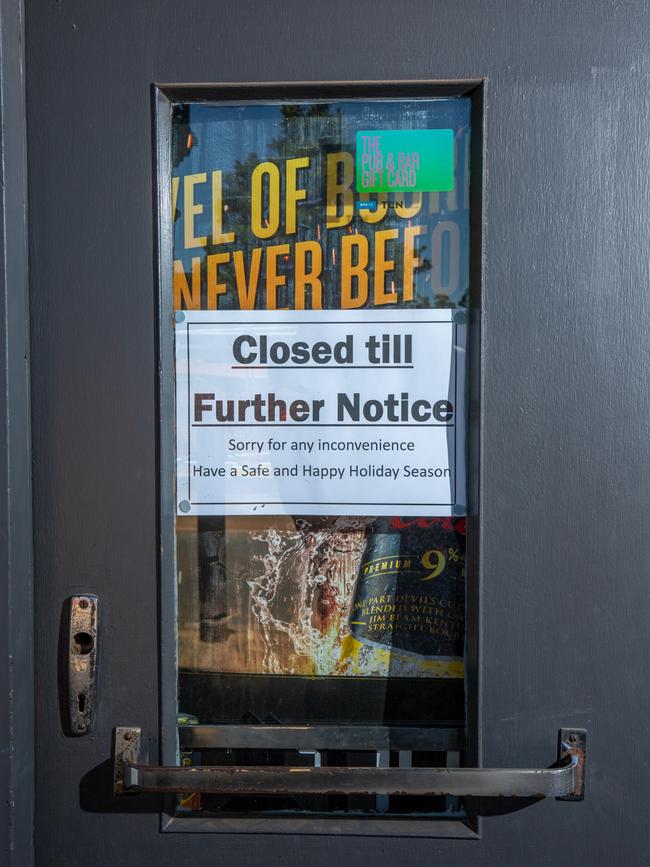 Closed sign on the Mannum Hotel. Picture: Ben Clark