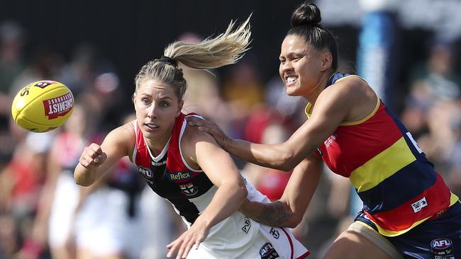 Hannah Priest gets her handball away from Stevie-Lee Thompson. Picture: Sarah Reed.