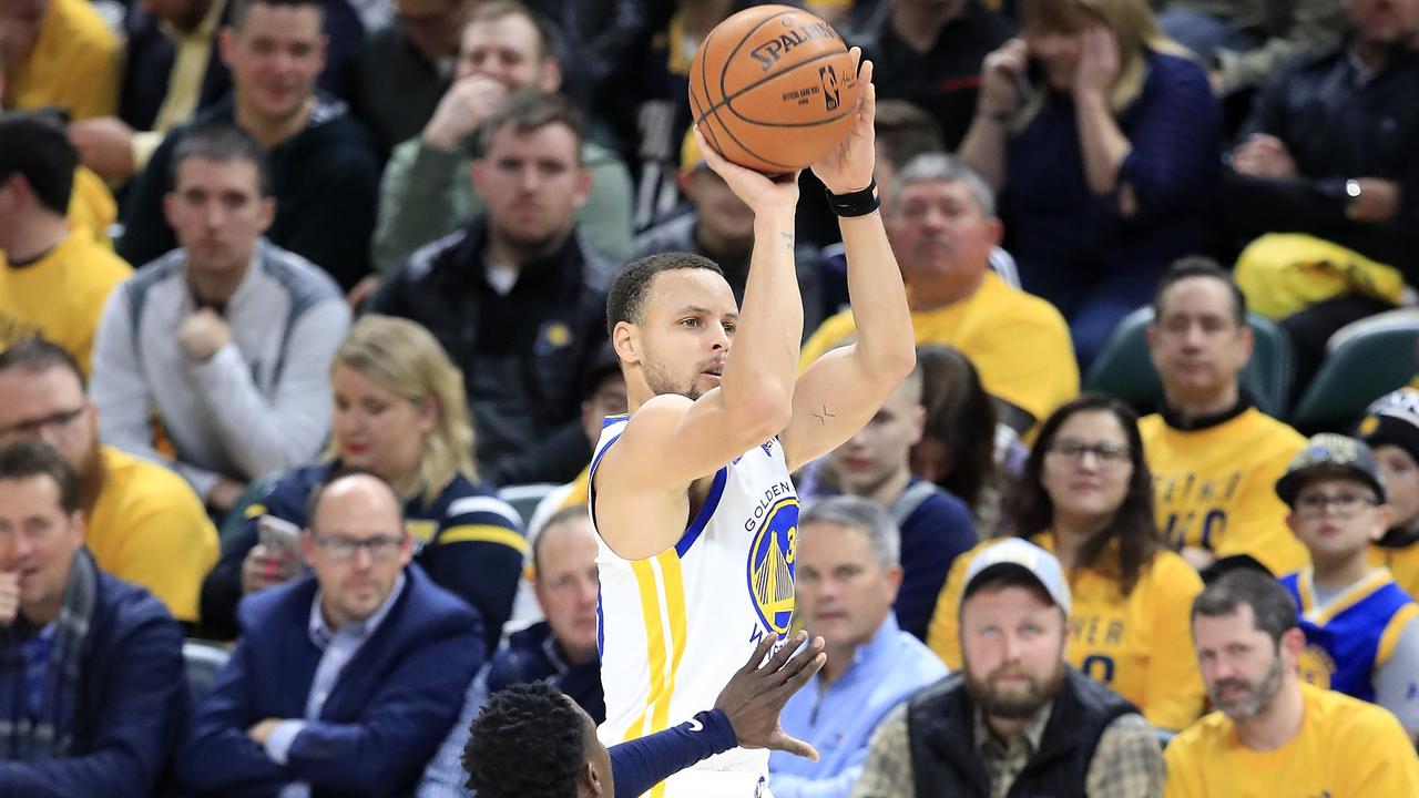 Stephen Curry performs a pull-up jumper in his dominant display againts the Paxers.